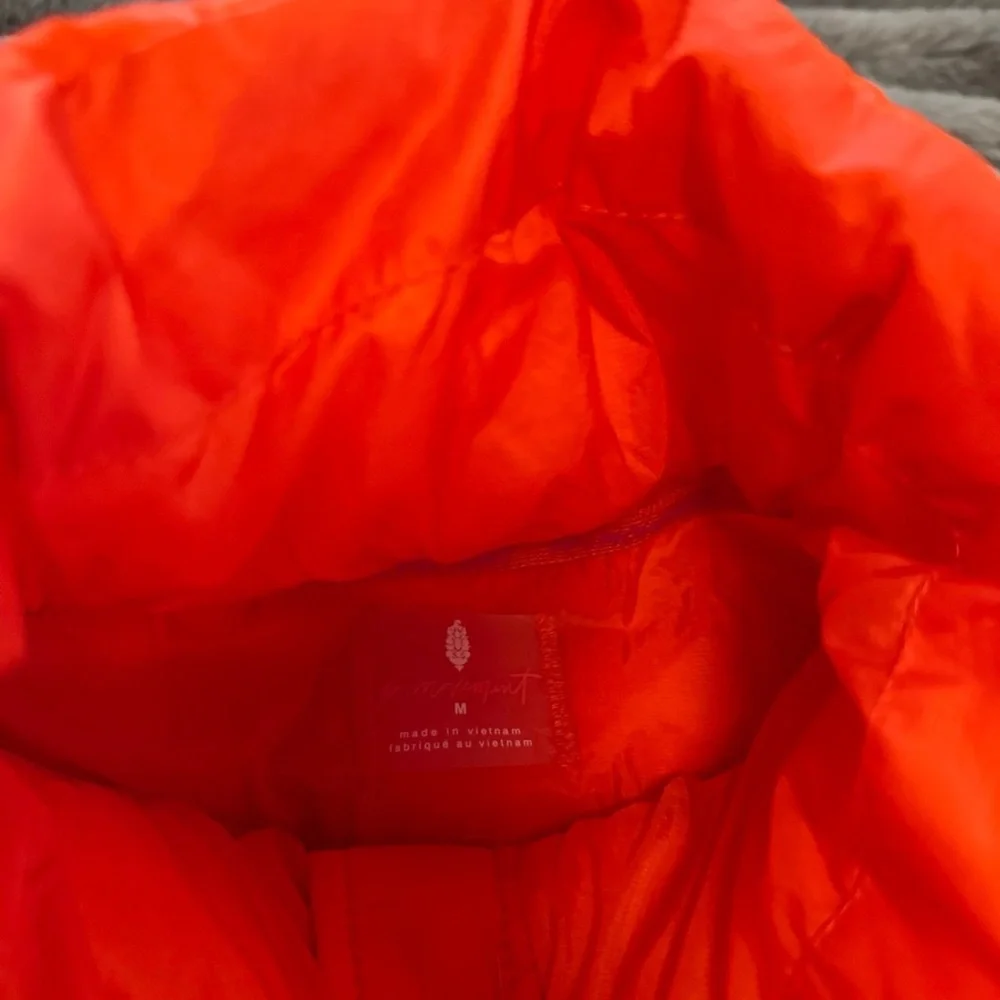 NWOT free people PrimaLoft Puffer Vest Orange Quilted Insulated Outerwear Medium - Picture 4 of 10